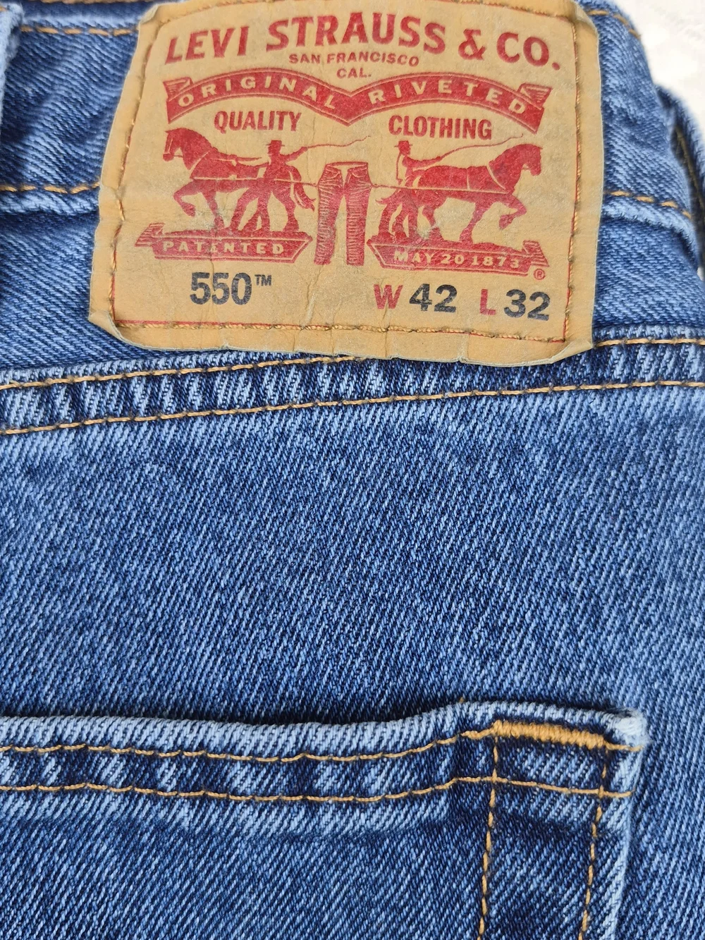 Levi's 550 Straight Leg Men's Jeans in Medium Blue 42x32